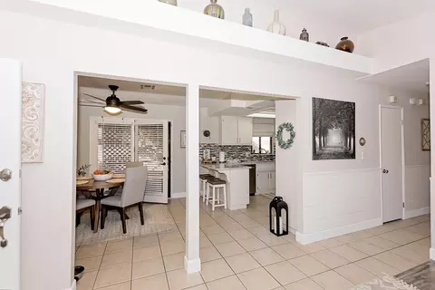 Entry Way - 643 Ave J 9 E, Lancaster, CA 93535 photo 2 of 3