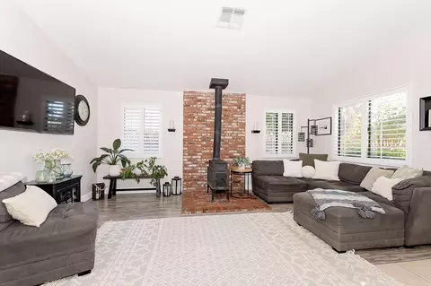 Living - 643 Ave J 9 E, Lancaster, CA 93535 photo 2 of 4