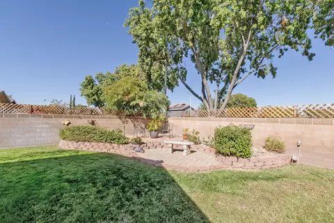 Exterior - 643 Ave J 9 E, Lancaster, CA 93535 photo 8 of 14