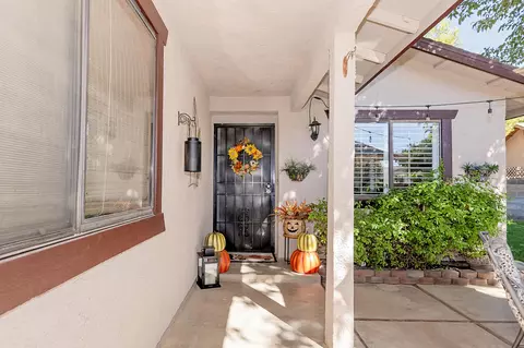 Exterior - 643 Ave J 9 E, Lancaster, CA 93535 photo 3 of 14