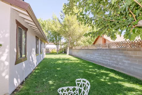Exterior - 643 Ave J 9 E, Lancaster, CA 93535 photo 10 of 14