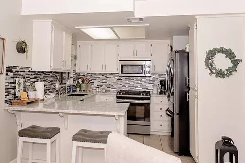 Kitchen - 643 Ave J 9 E, Lancaster, CA 93535 photo 1 of 4