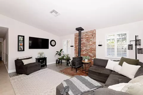 Living - 643 Ave J 9 E, Lancaster, CA 93535 photo 3 of 4