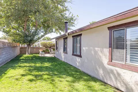 Exterior - 643 Ave J 9 E, Lancaster, CA 93535 photo 11 of 14