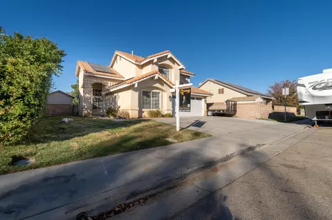 Exterior - 1757 Mesa Dr, Lancaster, CA 93535 photo 5 of 5