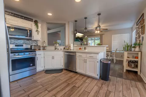 Kitchen - 1757 Mesa Dr, Lancaster, CA 93535 photo 3 of 3