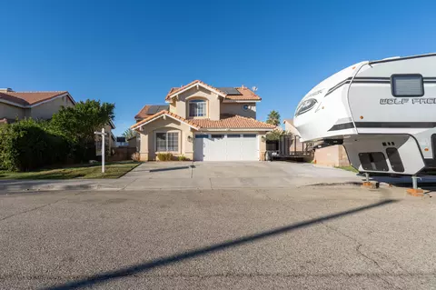 Exterior - 1757 Mesa Dr, Lancaster, CA 93535 photo 4 of 5