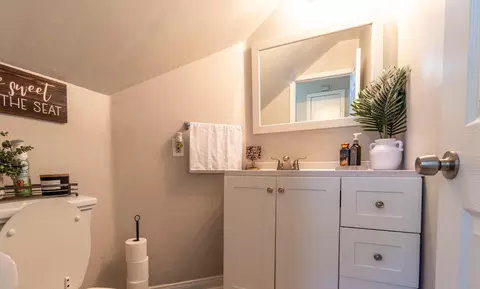 Bath - 1757 Mesa Dr, Lancaster, CA 93535 photo 1 of 2