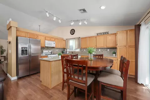 Kitchen - 37069 Boxleaf Rd, Palmdale, CA 93550 photo 3 of 4