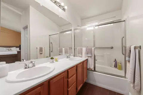 Bath - 37069 Boxleaf Rd, Palmdale, CA 93550 photo 1 of 2