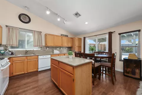 Kitchen - 37069 Boxleaf Rd, Palmdale, CA 93550 photo 1 of 4