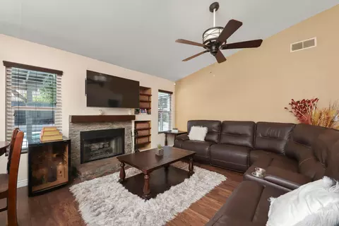 Living - 37069 Boxleaf Rd, Palmdale, CA 93550 photo 2 of 2