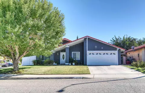 37144 Kendrick Cir E, Palmdale, CA 93550