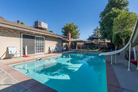Exterior - 2812 Perfect Pl, Lancaster, CA 93536 photo 2 of 5