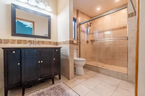 Bath - 2812 Perfect Pl, Lancaster, CA 93536 photo 1 of 2