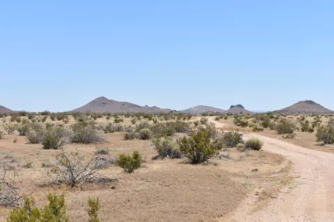 201 Laguna Ave E, Mojave, CA 93501 photo 1