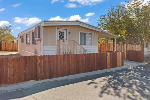 3300 15th St W #SPC 91, Rosamond, CA 93560