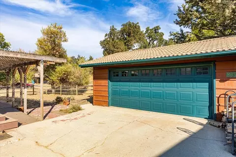 Exterior - 23971 Coral Springs Ln, Tehachapi, CA 93561 photo 11 of 12