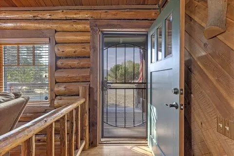 Entry Way - 23971 Coral Springs Ln, Tehachapi, CA 93561 photo 2 of 3