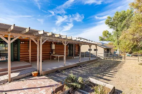 Exterior - 23971 Coral Springs Ln, Tehachapi, CA 93561 photo 9 of 12