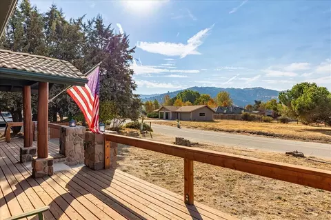 Exterior - 23971 Coral Springs Ln, Tehachapi, CA 93561 photo 4 of 12