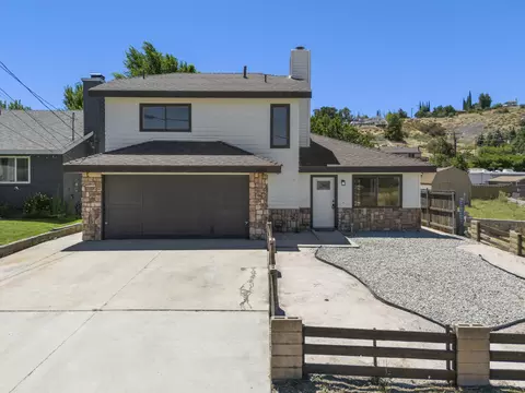 14342 Boxtree Dr, Lake Hughes, CA 93532