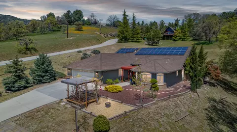 27320 Oakflat Dr, Tehachapi, CA 93561 photo 2