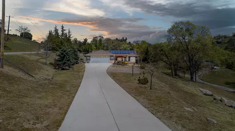 27320 Oakflat Dr, Tehachapi, CA 93561