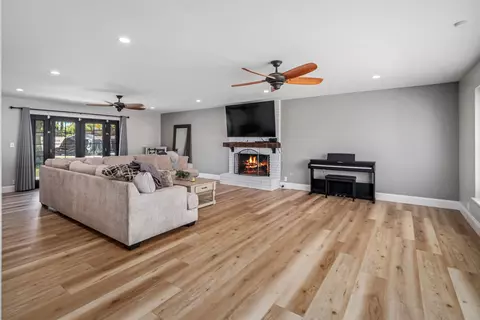 43824 Fenner Ave, Lancaster, CA 93536 photo 8