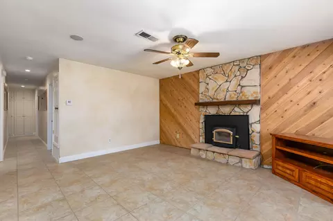 43330 Fenner Ave, Lancaster, CA 93536 photo 2