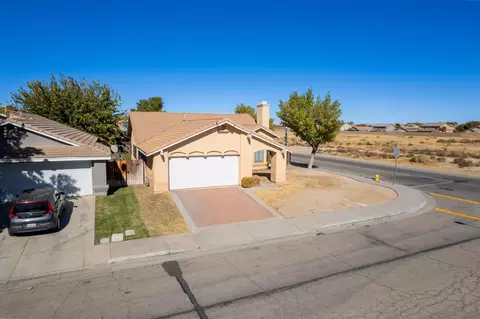 1645 Kettering St E, Lancaster, CA 93535