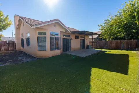 Exterior - 1645 Kettering St E, Lancaster, CA 93535 photo 2 of 4