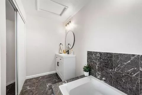 Bath - 1904 Ivory Ave, Palmdale, CA 93550 photo 4 of 5