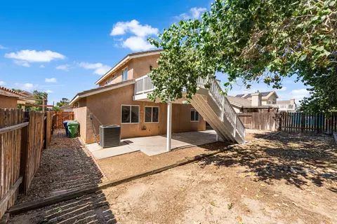 Exterior - 1904 Ivory Ave, Palmdale, CA 93550 photo 11 of 12