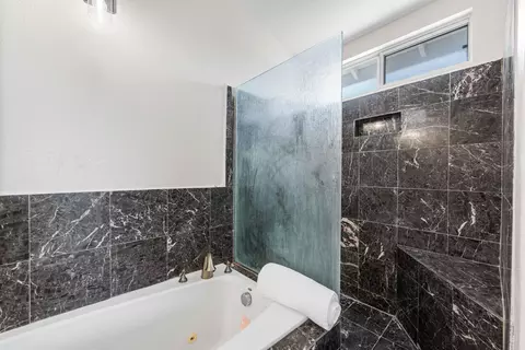 Bath - 1904 Ivory Ave, Palmdale, CA 93550 photo 3 of 5