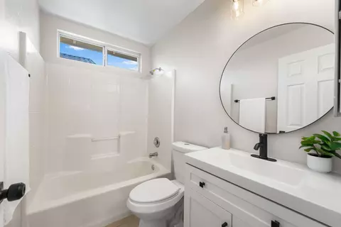 Bath - 1904 Ivory Ave, Palmdale, CA 93550 photo 5 of 5