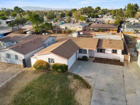 View/Area - 515 Norberry St E, Lancaster, CA 93535 photo 2 of 5