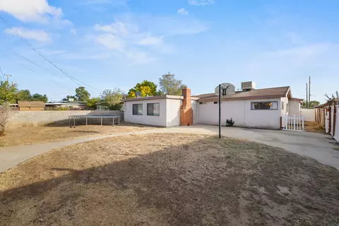 Exterior - 515 Norberry St E, Lancaster, CA 93535 photo 3 of 8