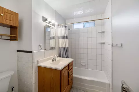Bath - 515 Norberry St E, Lancaster, CA 93535 photo 1 of 2