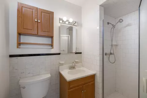 Bath - 515 Norberry St E, Lancaster, CA 93535 photo 2 of 2