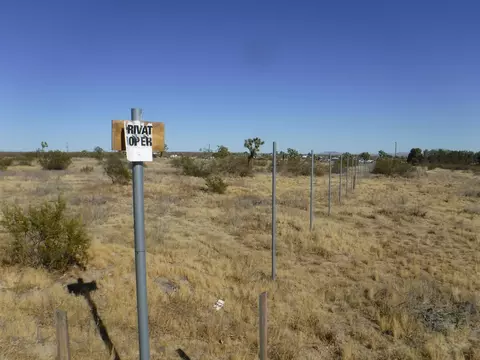 45815 182nd St, Lancaster, CA 93535 photo 2