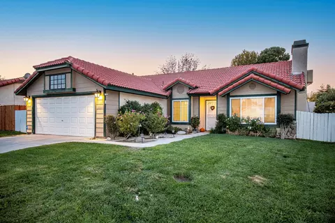 2857 College Park Dr, Lancaster, CA 93536
