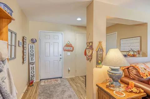 Entry Way - 2525 Avenue K4 E, Lancaster, CA 93535 photo 2 of 4