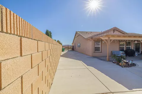 Exterior - 2525 Avenue K4 E, Lancaster, CA 93535 photo 10 of 12