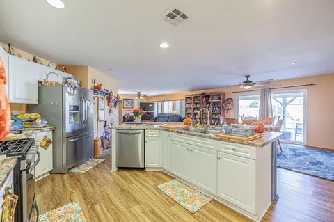 Kitchen - 2525 Avenue K4 E, Lancaster, CA 93535 photo 2 of 4