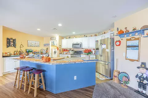 Kitchen - 2525 Avenue K4 E, Lancaster, CA 93535 photo 3 of 4