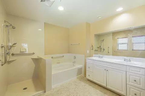 Bath - 2525 Avenue K4 E, Lancaster, CA 93535 photo 2 of 2