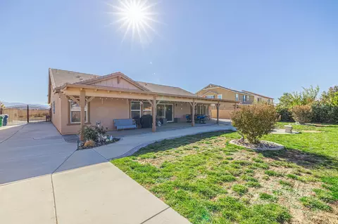 Exterior - 2525 Avenue K4 E, Lancaster, CA 93535 photo 8 of 12