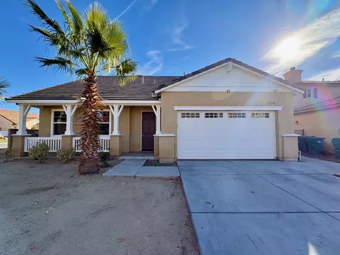 2220 Greentree St, Lancaster, CA 93535 photo 1