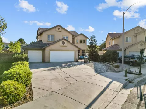 3218 Jonathan Ct, Lancaster, CA 93536 photo 2